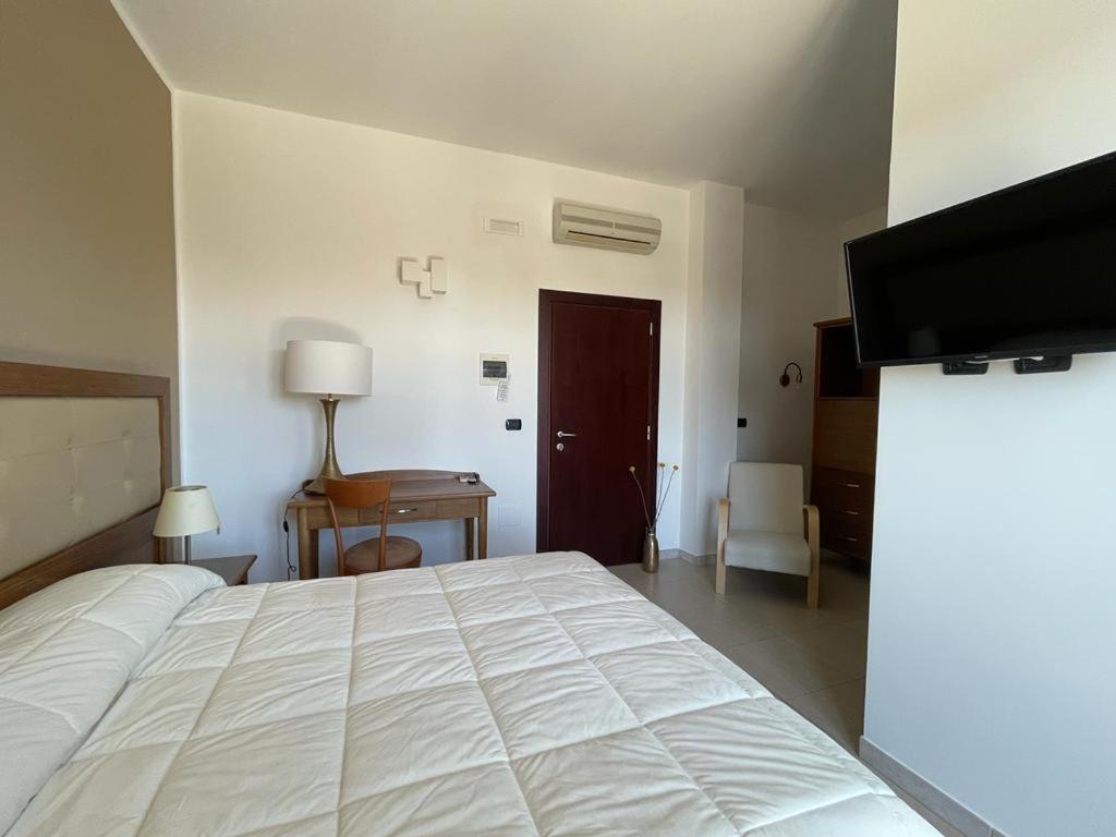 Hotel Posidonia ปอร์โตเชซาเรโอ ภายนอก รูปภาพ