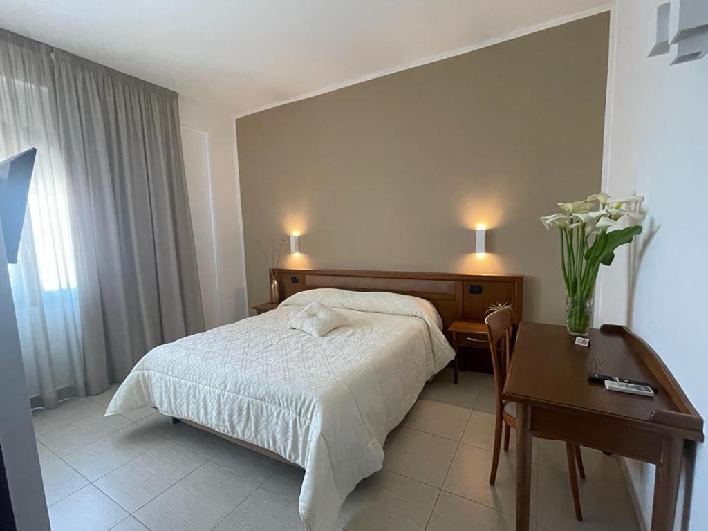 Hotel Posidonia ปอร์โตเชซาเรโอ ภายนอก รูปภาพ