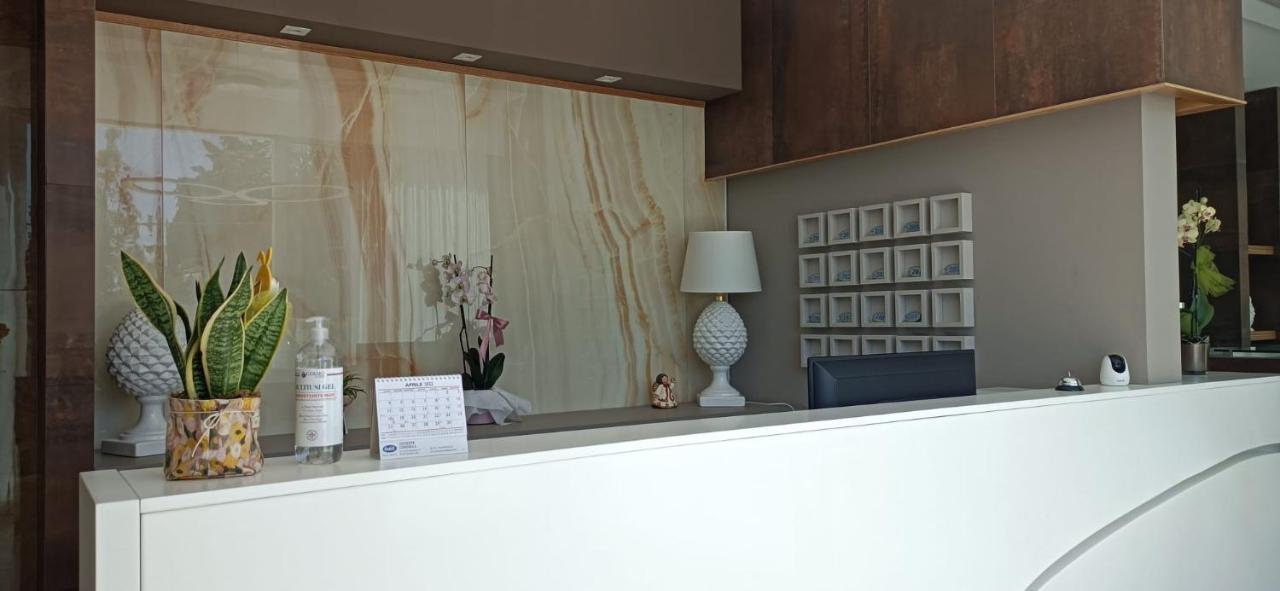 Hotel Posidonia ปอร์โตเชซาเรโอ ภายนอก รูปภาพ